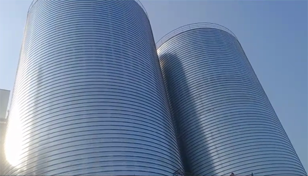 察哈尔右翼中2座混凝土高架卷板仓